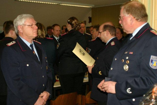 2012-02-11 -17- JHV FF BLtbg Ehrung K.H. Kemmling (6)